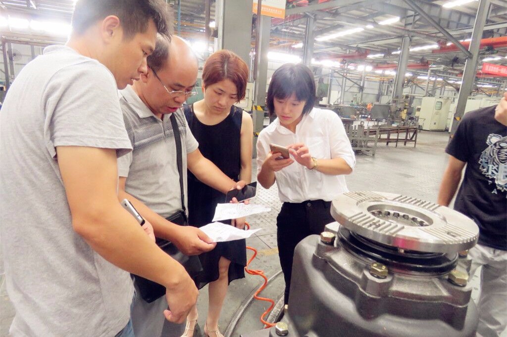 深圳民富沃能、東風(fēng)特汽聯(lián)合考察組蒞臨十堰精密新動力科技有限公司參觀指導(dǎo)工作