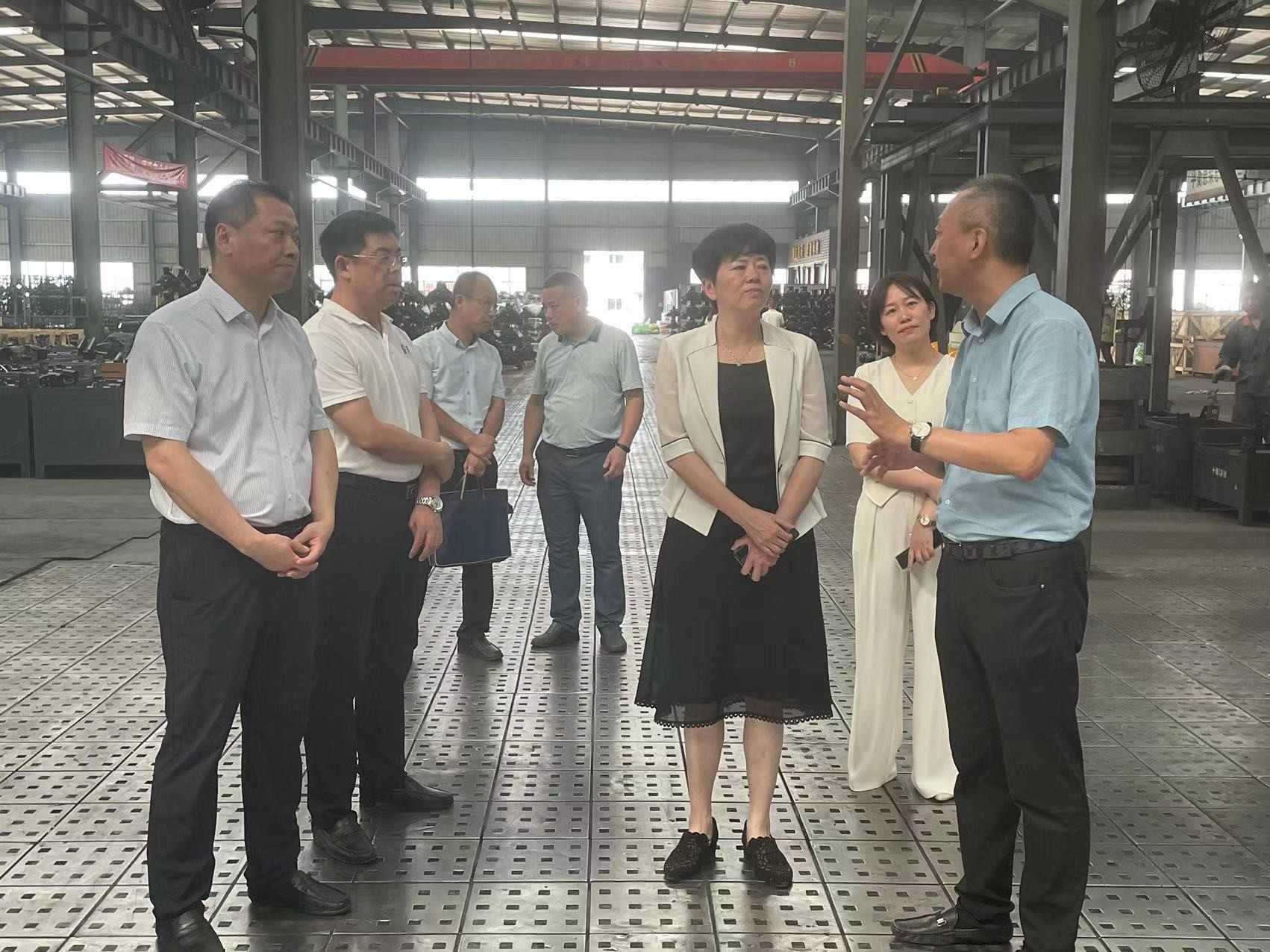 工會(huì)送清涼，防暑保安康-十堰市總工會(huì)走進(jìn)精密新動(dòng)力開展慰問活動(dòng)